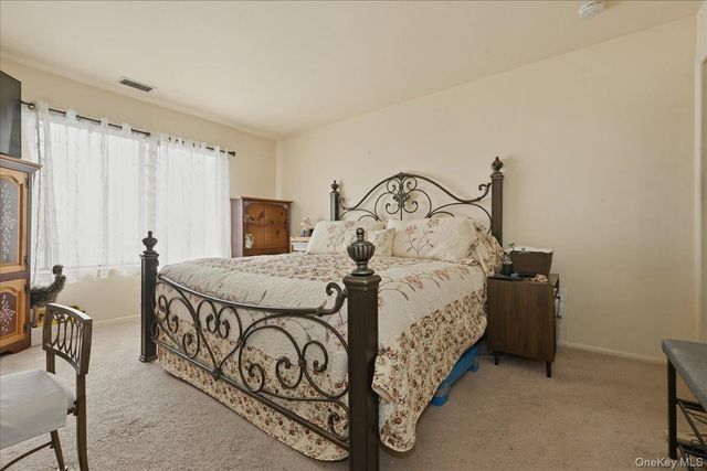 31 Stanford Court, Wantagh, NY 11793