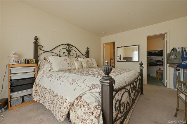 31 Stanford Court, Wantagh, NY 11793