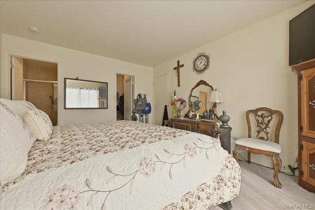 31 Stanford Court, Wantagh, NY 11793