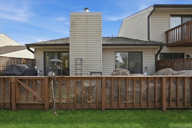 31 Stanford Court, Wantagh, NY 11793