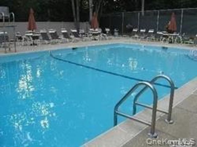 31 Stanford Court, Wantagh, NY 11793