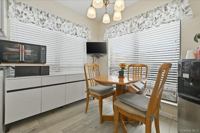 31 Stanford Court, Wantagh, NY 11793