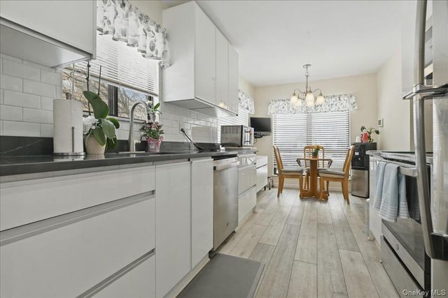 31 Stanford Court, Wantagh, NY 11793