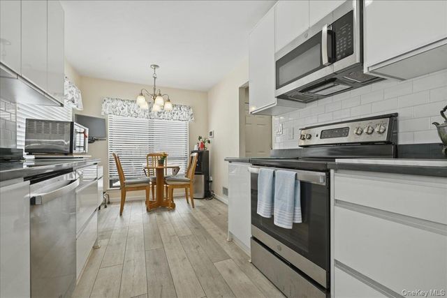 31 Stanford Court, Wantagh, NY 11793