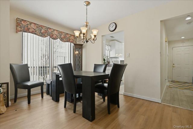 31 Stanford Court, Wantagh, NY 11793