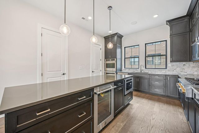 2290 Quarry Trails Drive, Columbus, OH 43228