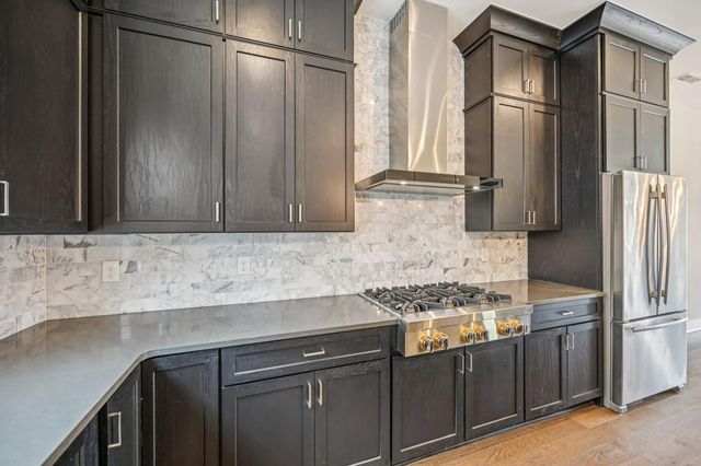 2290 Quarry Trails Drive, Columbus, OH 43228