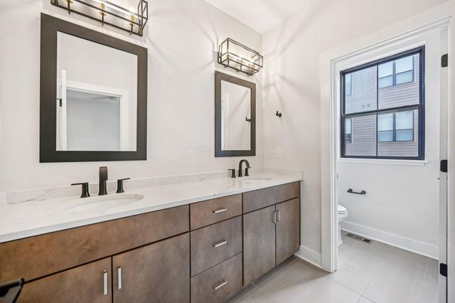 2290 Quarry Trails Drive, Columbus, OH 43228