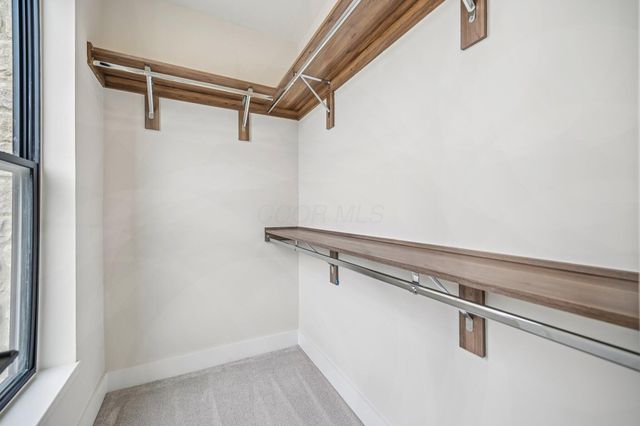 2290 Quarry Trails Drive, Columbus, OH 43228