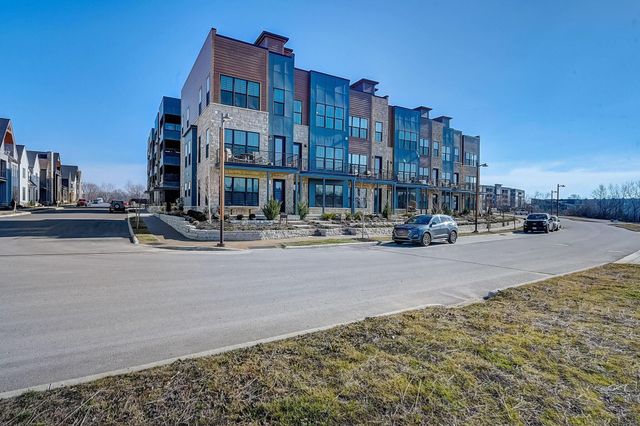 2290 Quarry Trails Drive, Columbus, OH 43228