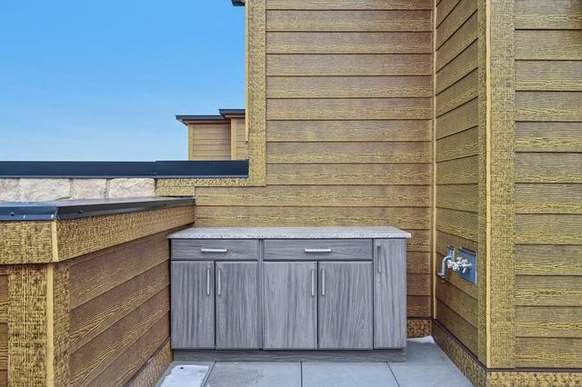 2290 Quarry Trails Drive, Columbus, OH 43228