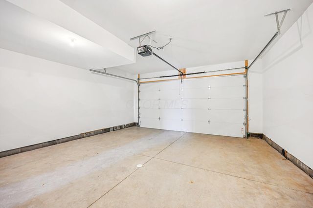 2290 Quarry Trails Drive, Columbus, OH 43228