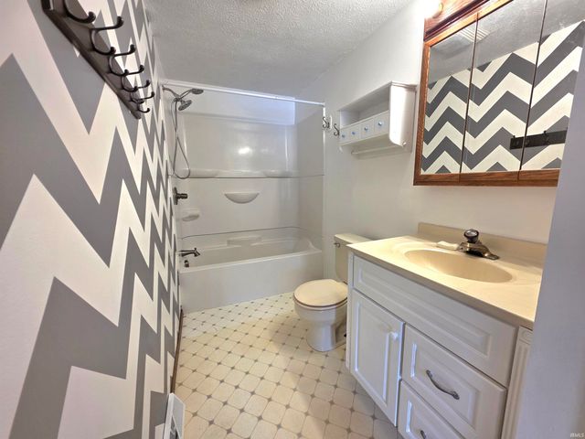 7816 N Clover Lane, Walkerton, IN 46574