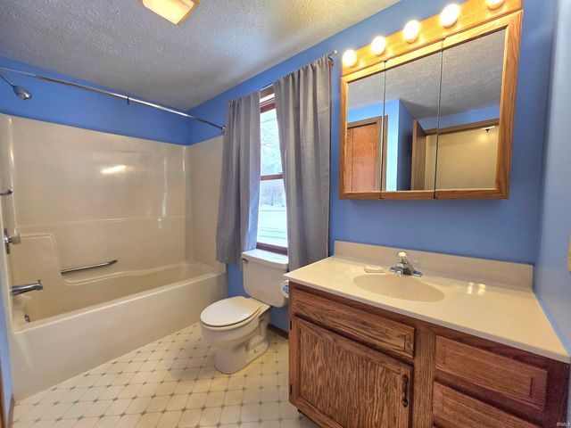 7816 N Clover Lane, Walkerton, IN 46574