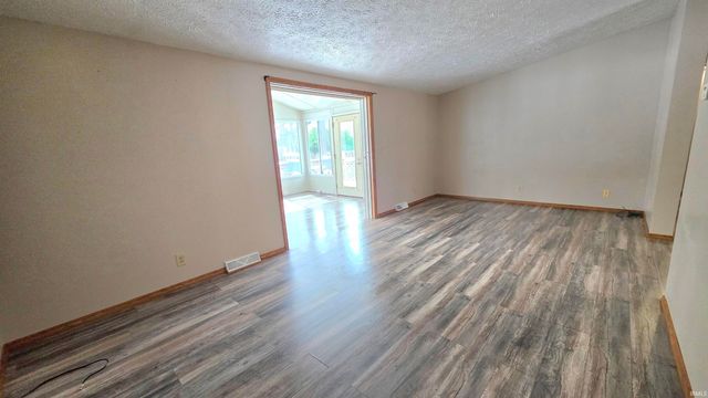 7816 N Clover Lane, Walkerton, IN 46574