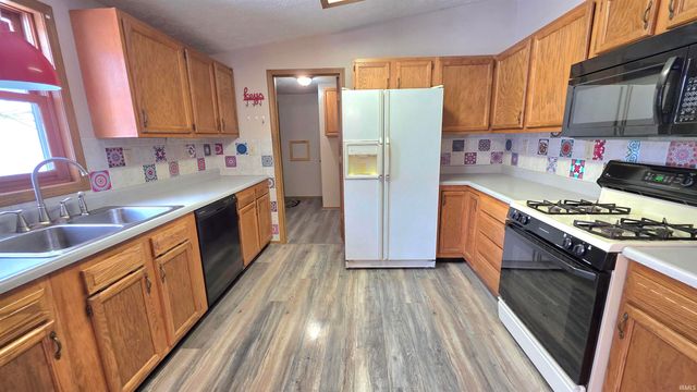 7816 N Clover Lane, Walkerton, IN 46574