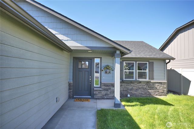 1028 W Sequoia Road, Moses Lake, WA 98837