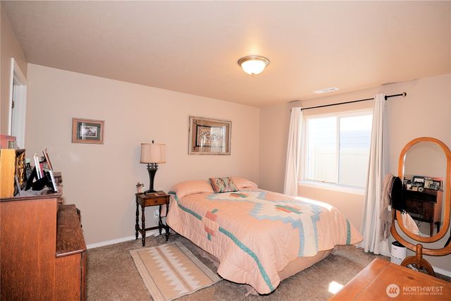 1028 W Sequoia Road, Moses Lake, WA 98837