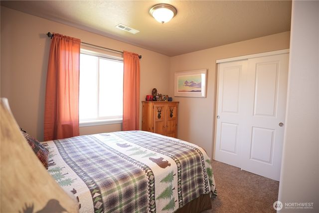 1028 W Sequoia Road, Moses Lake, WA 98837