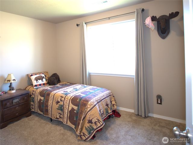 1028 W Sequoia Road, Moses Lake, WA 98837