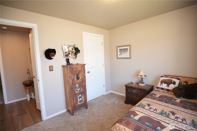 1028 W Sequoia Road, Moses Lake, WA 98837