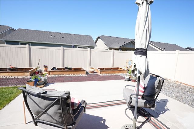 1028 W Sequoia Road, Moses Lake, WA 98837