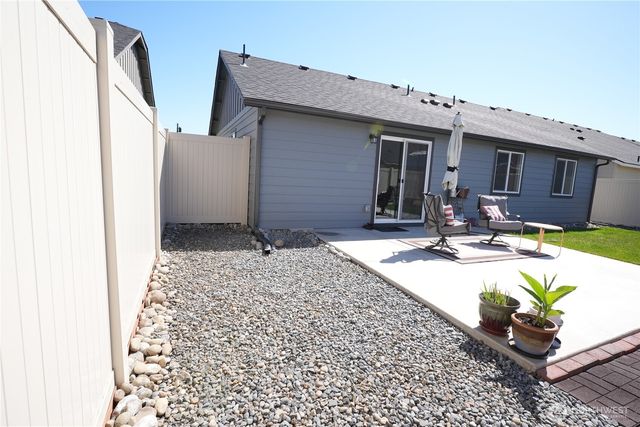 1028 W Sequoia Road, Moses Lake, WA 98837