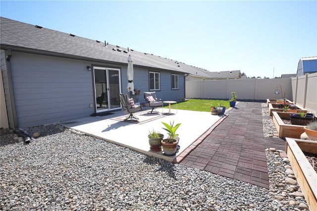 1028 W Sequoia Road, Moses Lake, WA 98837