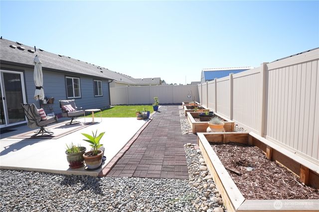 1028 W Sequoia Road, Moses Lake, WA 98837