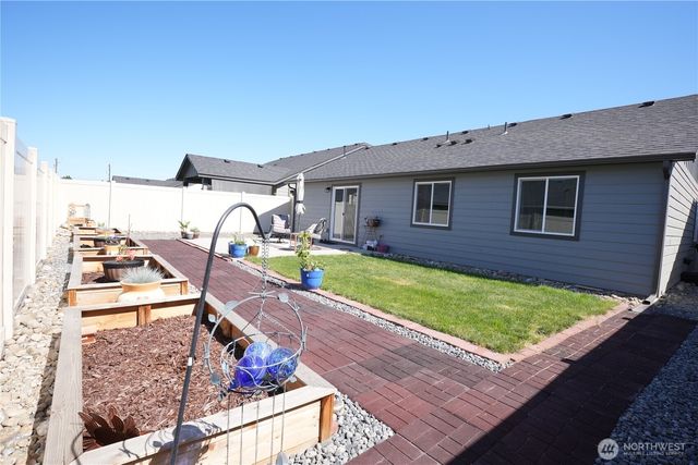 1028 W Sequoia Road, Moses Lake, WA 98837
