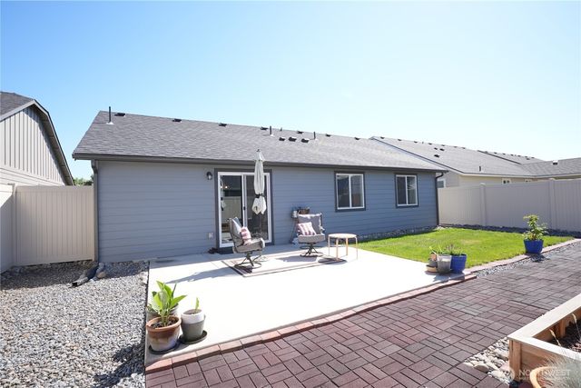 1028 W Sequoia Road, Moses Lake, WA 98837