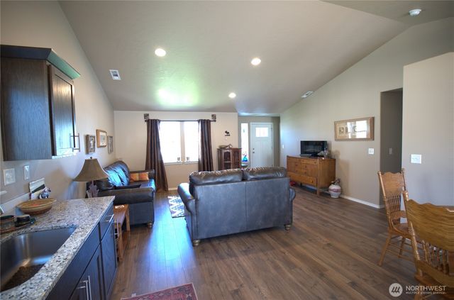 1028 W Sequoia Road, Moses Lake, WA 98837