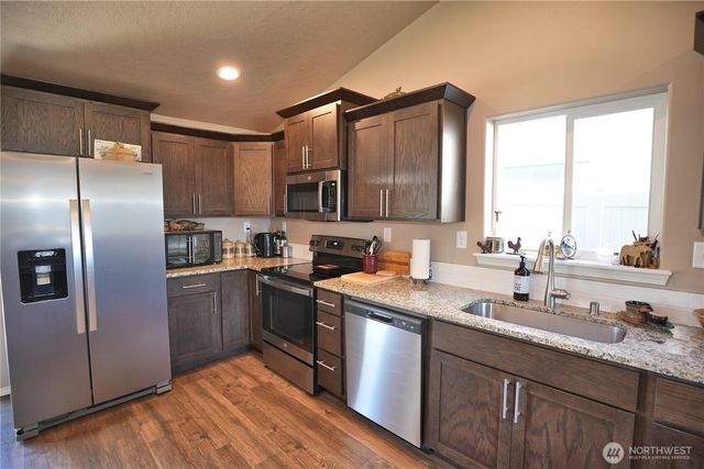 1028 W Sequoia Road, Moses Lake, WA 98837