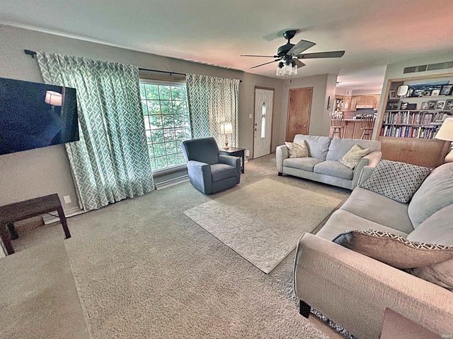 1125 W Broadway Street, Loogootee, IN 47553