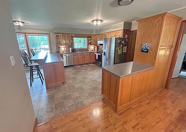 1125 W Broadway Street, Loogootee, IN 47553