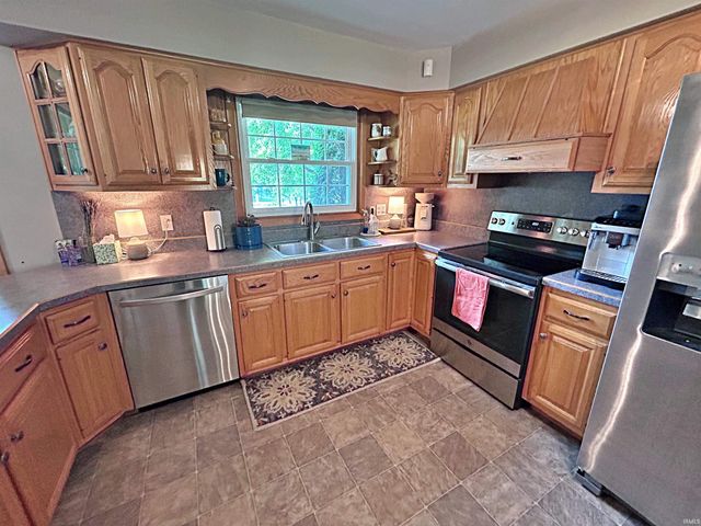 1125 W Broadway Street, Loogootee, IN 47553