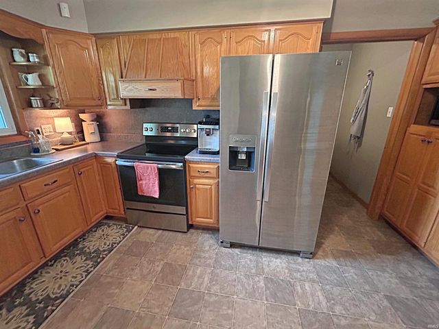 1125 W Broadway Street, Loogootee, IN 47553