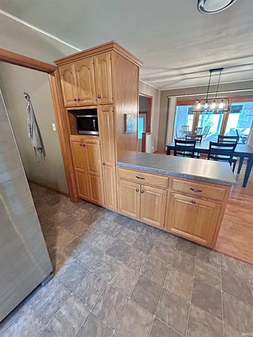 1125 W Broadway Street, Loogootee, IN 47553