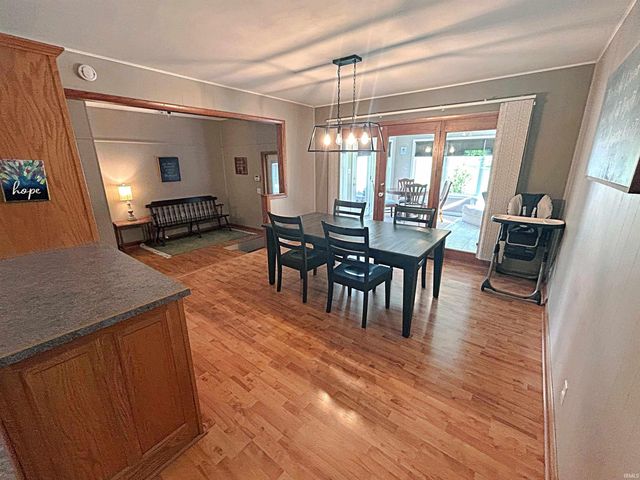 1125 W Broadway Street, Loogootee, IN 47553