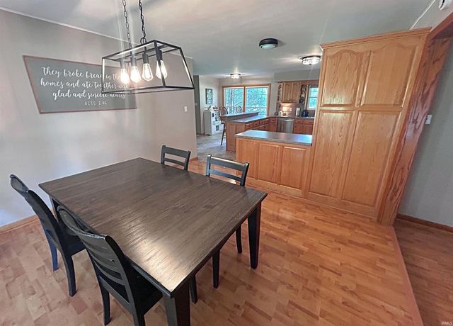 1125 W Broadway Street, Loogootee, IN 47553