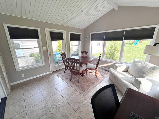 1125 W Broadway Street, Loogootee, IN 47553
