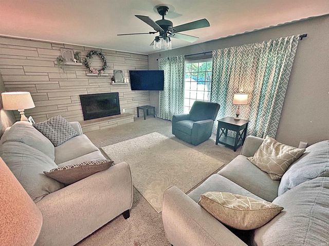 1125 W Broadway Street, Loogootee, IN 47553
