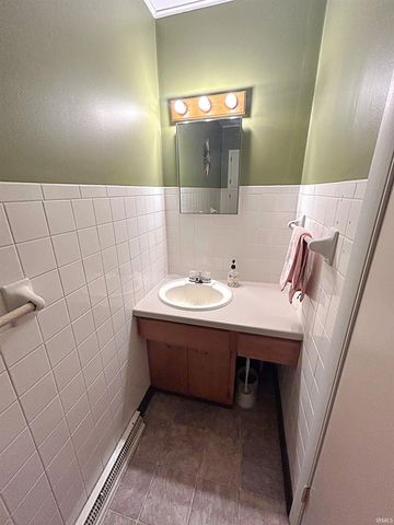 1125 W Broadway Street, Loogootee, IN 47553