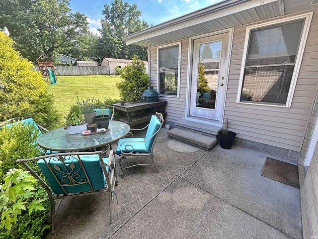 1125 W Broadway Street, Loogootee, IN 47553