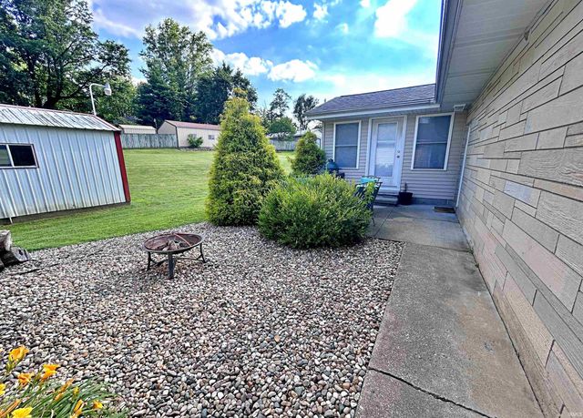 1125 W Broadway Street, Loogootee, IN 47553