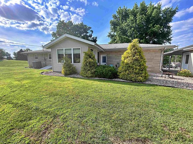1125 W Broadway Street, Loogootee, IN 47553