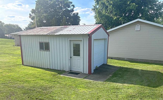 1125 W Broadway Street, Loogootee, IN 47553