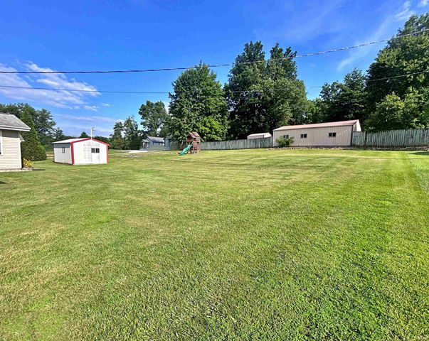 1125 W Broadway Street, Loogootee, IN 47553