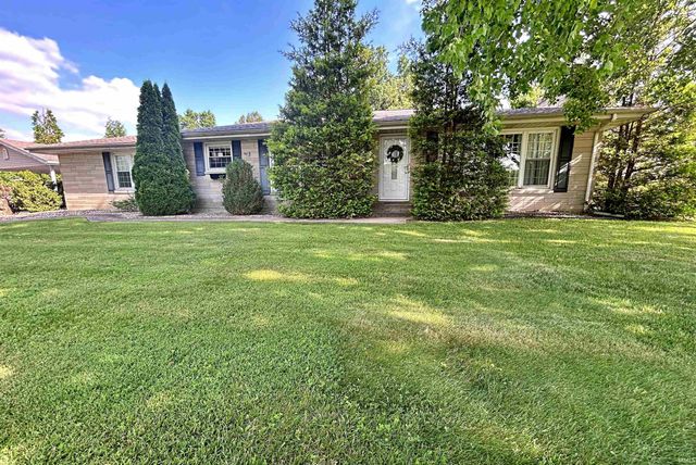 1125 W Broadway Street, Loogootee, IN 47553