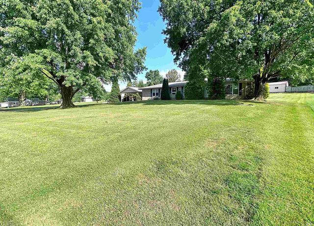 1125 W Broadway Street, Loogootee, IN 47553